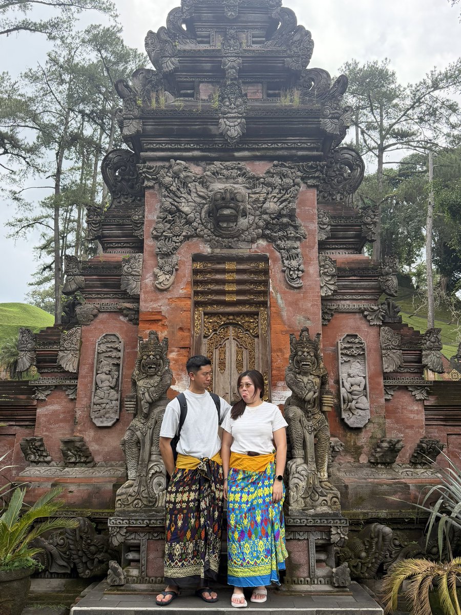 จินโยกอยู่ในฟลอร์ tweet media