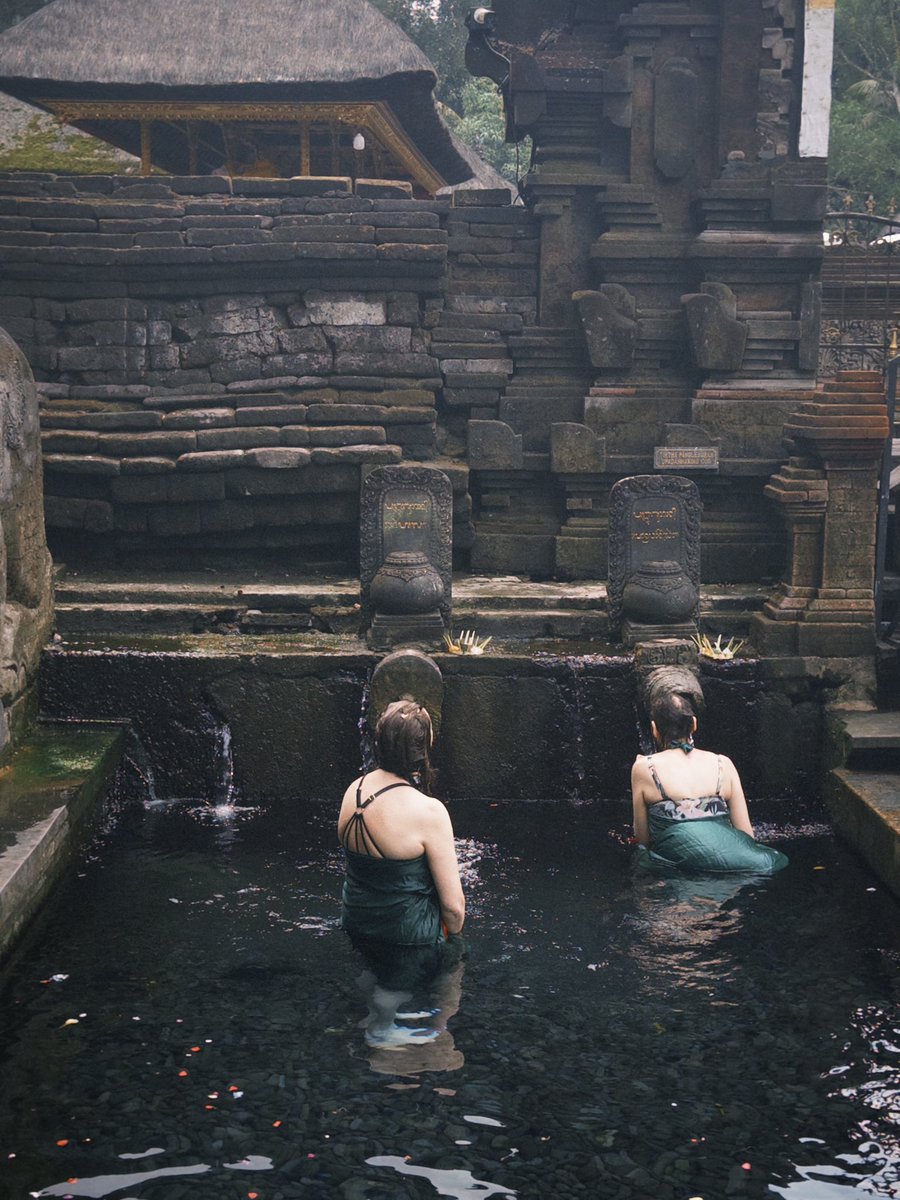 จินโยกอยู่ในฟลอร์ tweet media