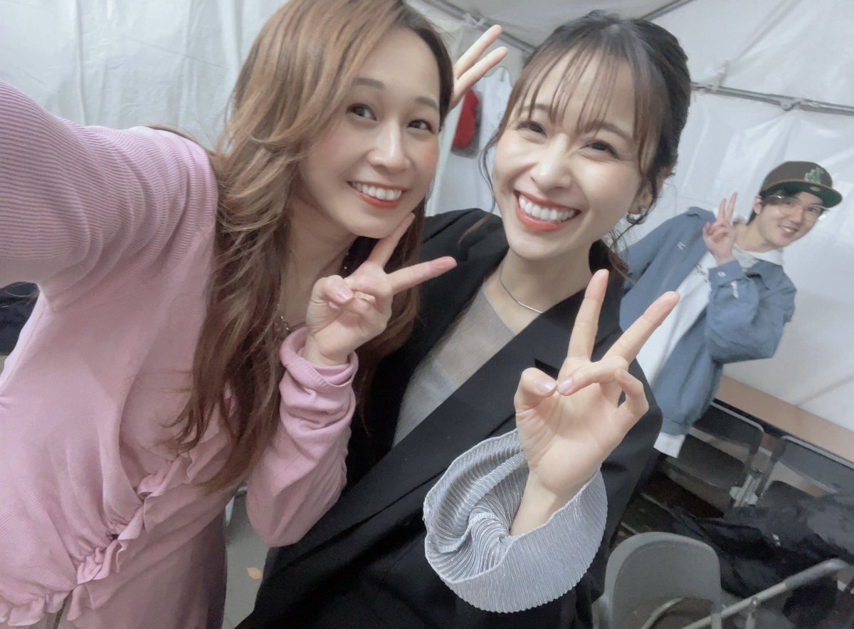 amipoooom's tweet photo. うえの桜フェスタ🌸
とっっても沢山の方に
聴いていただけて楽しすぎた！
今年も最高でした！！

@nagasawa_asuka と久々に会えた〜😍癒される！
うしろにうつりこむ
@Kuwa3000 も最高のピアノありがとうございました😌🎹

次は3/21 代々木ロッジにてライブ🥰待ってるよ！
https://t.co/wqCKlkeqfE https://t.co/zpPnQMTspy