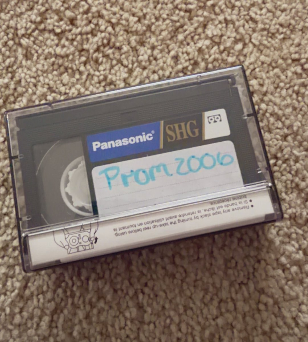 ｌｉｖ tweet media