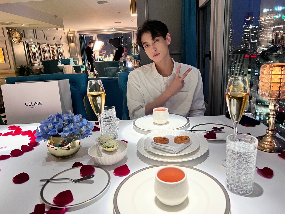 tianyu9702_'s tweet photo. I hope no one takes everything this woman says seriously. All she wants is money, so don’t let her lead you. Let’s just enjoy Tian’s photos. He's so handsome i cant 🫠 https://t.co/9TGGrAbOCJ