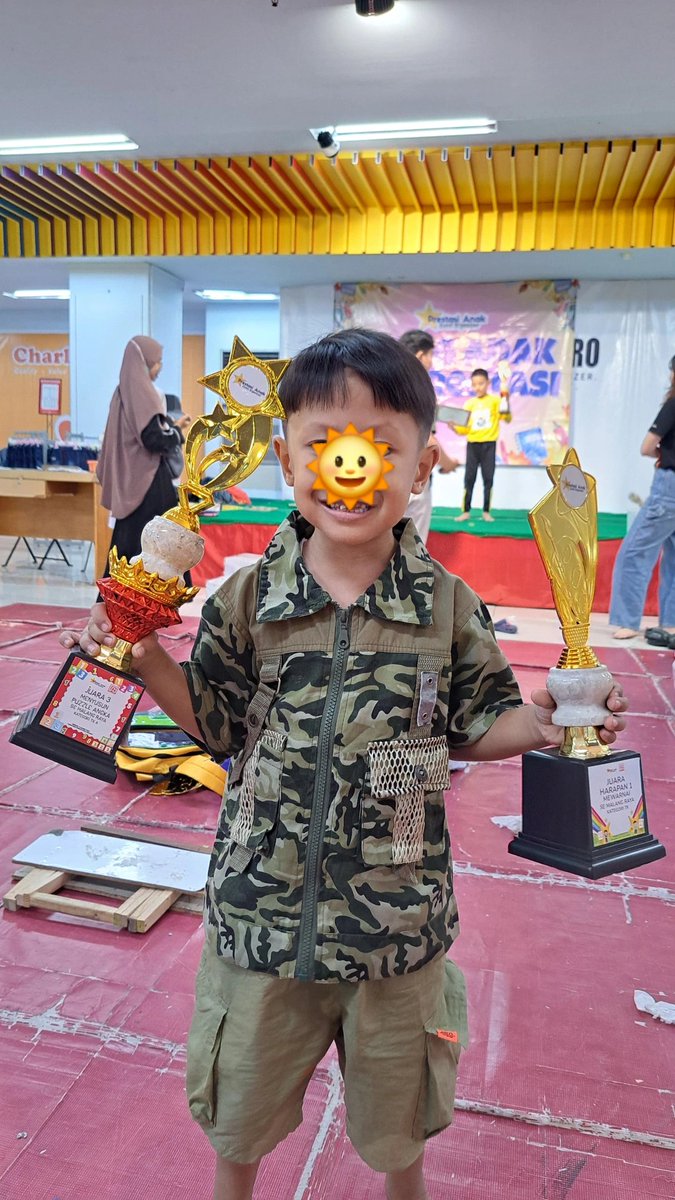 hendrikekoa's tweet photo. #NazrilDueGawe 5 👋

Alhamdulillah, kado juara pas lagi ultah yo Le. https://t.co/h6QLRWYekx