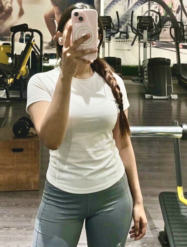 SayantikaSays's tweet photo. Proud to have a better physique than half of the male population 🤙🏻 https://t.co/T3f4BRgfrp