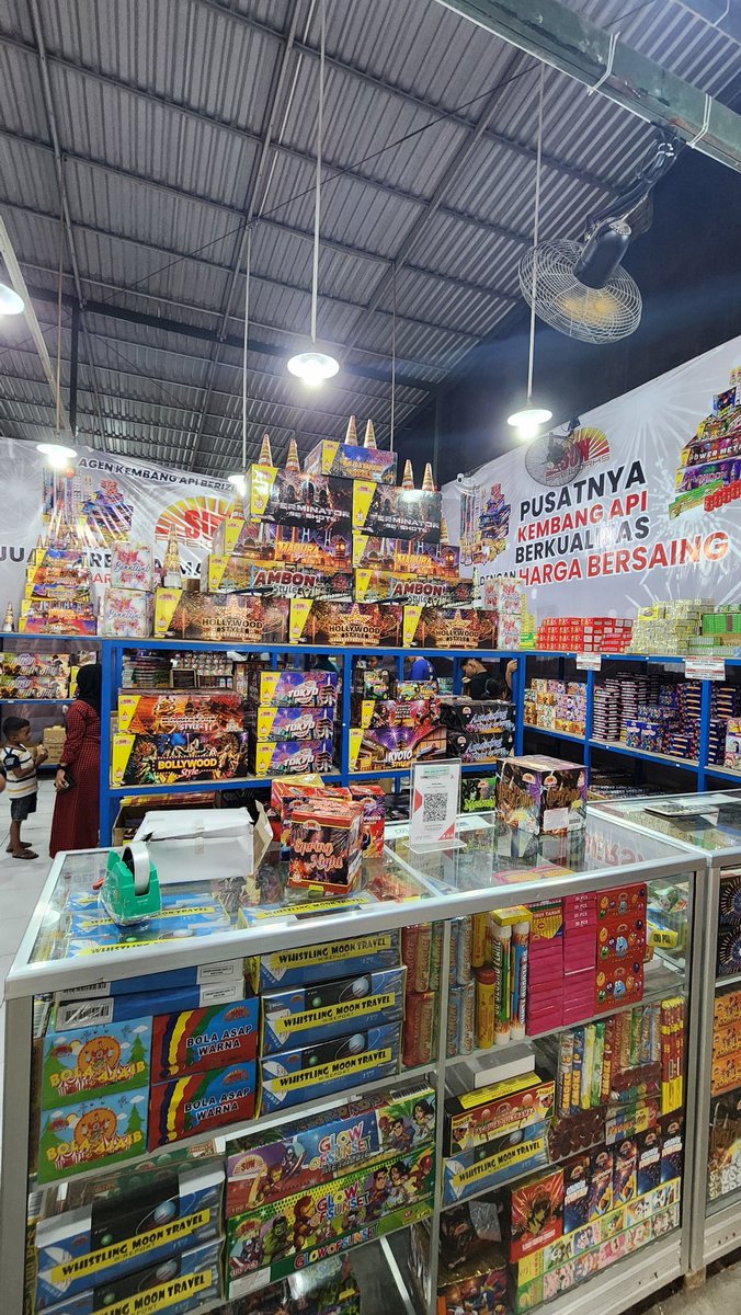 hakimmh_'s tweet photo. jobdesk sblm lebaran:
beli kembang api ✅ https://t.co/NF0Qra5WqU