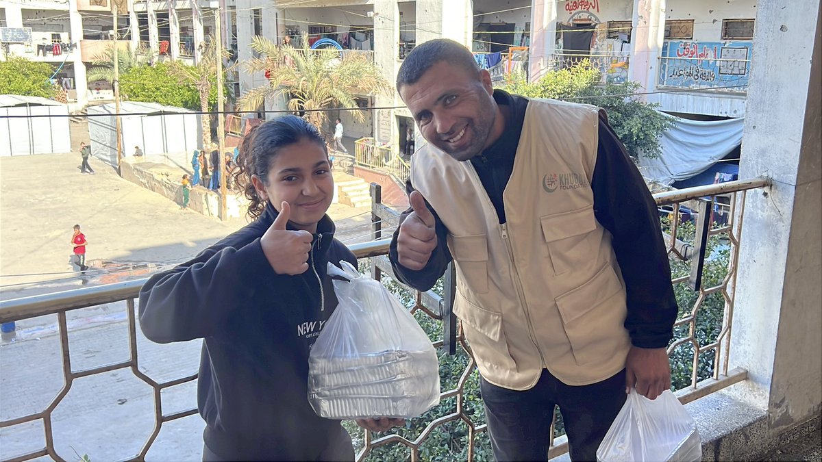 KhubaibPak01's tweet photo. Families in Gaza are facing immense hardship, but your generosity through Khubaib Foundation is helping provide them with Iftar and hope this Ramadan. 

#khubaibfoundation #ramadan #zakat #palestine https://t.co/90PJ17rw3w