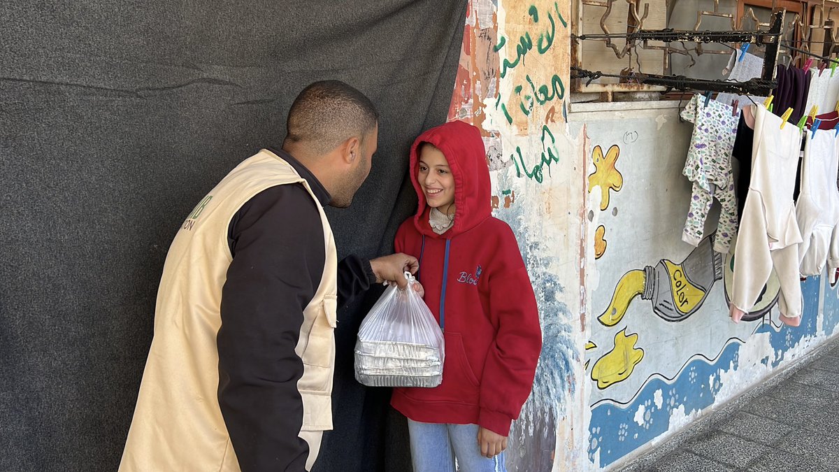 KhubaibPak01's tweet photo. Families in Gaza are facing immense hardship, but your generosity through Khubaib Foundation is helping provide them with Iftar and hope this Ramadan. 

#khubaibfoundation #ramadan #zakat #palestine https://t.co/90PJ17rw3w