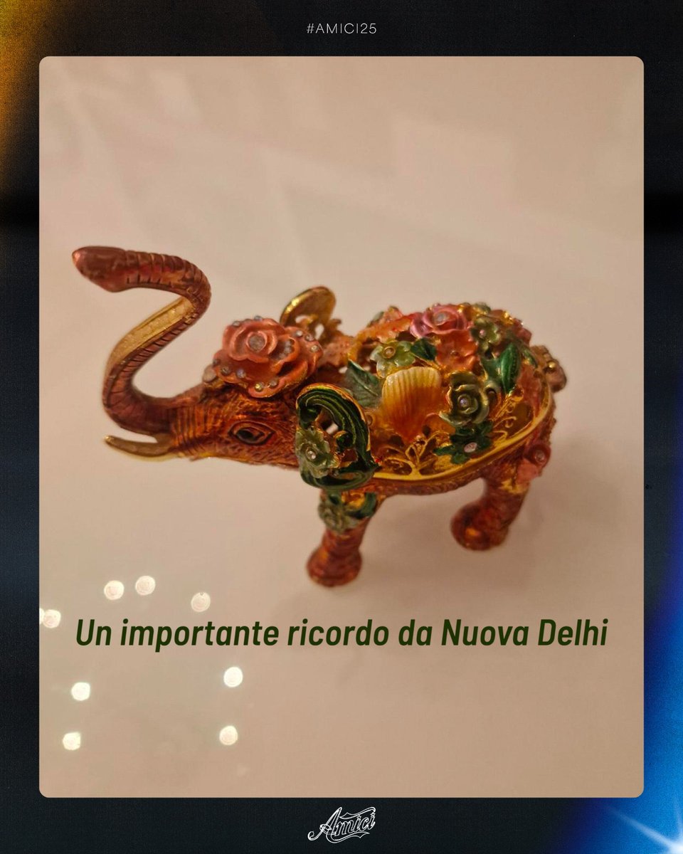 I giudici del Serale di #Amici25 sono QUATTRO… Ma chi saranno? Ecco un indizio per ognuno di loro, provate ad indovinare di chi si tratta 😁🤩👇