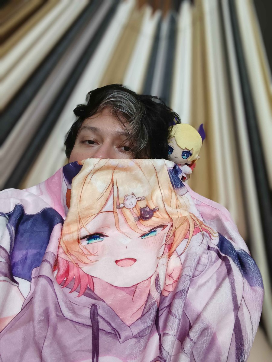 blitzen0316's tweet photo. 今日は誕生日パーティーだったけど、なぜかオタクっぽいプレゼントしかもらえなかった。。。
まあ、こんな事嫌いじゃないけど https://t.co/76dccCnMox