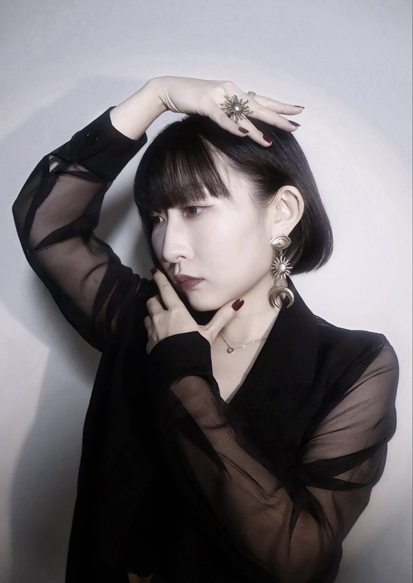 muuu_sayomi's tweet photo. ☀️新アー写🌙

こちら今回、
あいべはるかさんにかっこよく撮っていただきました🫶🏻

他にもいろんなカットがあるので
お楽しみに〜🤭 https://t.co/eRyoEF1Izo