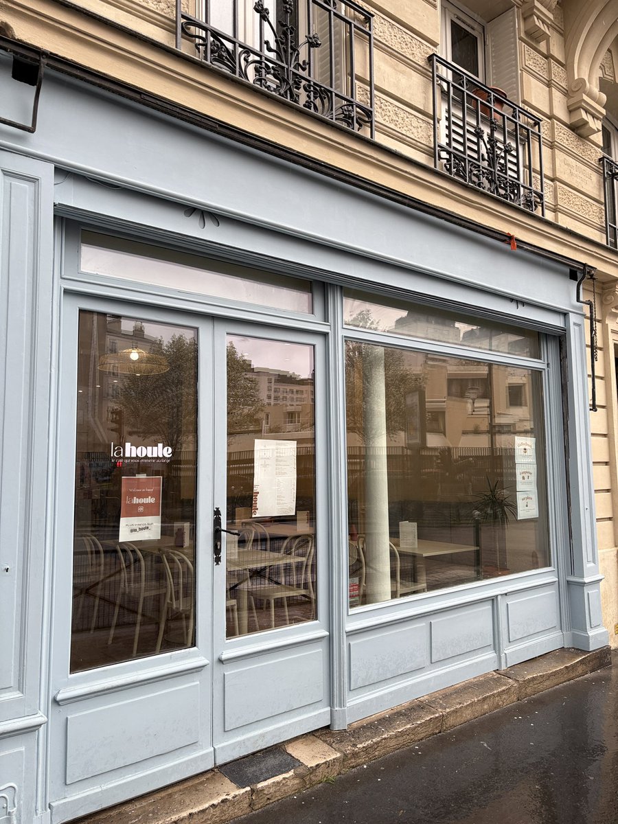 Les Tasters tweet media