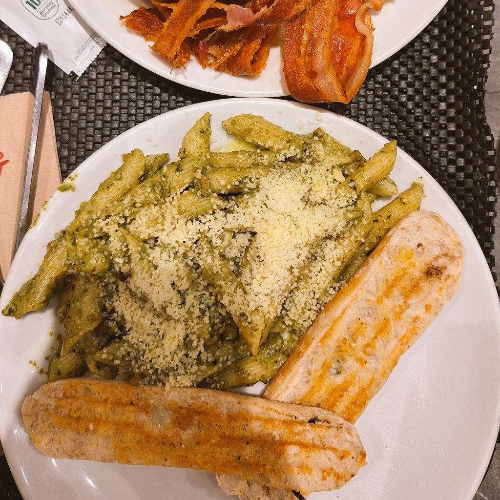 SLANIA スラニア🦋 ✴ KÆOS | Academic Grind! tweet media