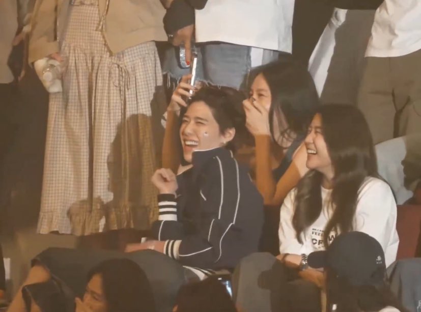 this is so insane cause billkin did cut his hair for day 2 but he cut it even more for day 3 to look more like pp’s favorite haircut of him and it’s like a special surprise just for pp because he is attending D3😭
#BILLKIN_FEELQUENCY_D3