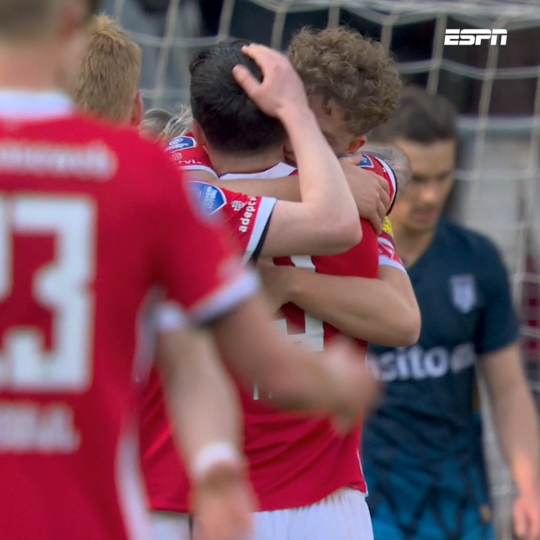 التمرير الحاسمة التي صنعها تروي بارات تركت الجميع مذهولين. مشهد يستحق إعادة المشاهدة مرارًا 