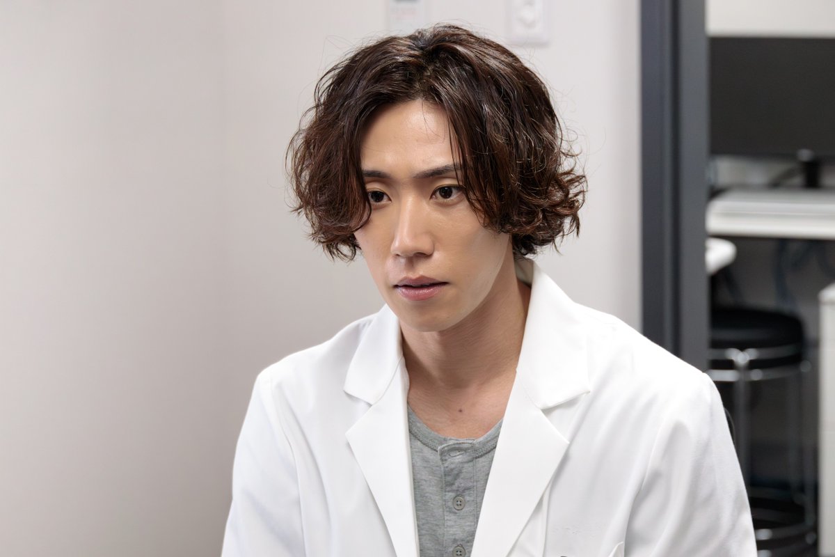 yandoku_fuji's tweet photo. ⋆⸜ 第𝟏𝟎話は今夜9時放送❤️‍🔥 ⸝⋆
   月9ドラマ「#ヤンドク！」

🔥第10話ゲスト 場面写真解禁🔥

🩺中田先生(#向井理)の同期で
クリニックに勤める脳神経外科医
・小宮玲児(#早乙女太一)

強い頭痛に苦しんでいた中田は
同期の小宮の元を訪れる。
ついに病状が明らかに──���

クライマックスに向けて、
衝撃の真実が明かされる！
今夜の第10話もお見逃しなく🔥

放送前に第9話のTVer無料見逃し配信も
プロフィールのリンクから夜露視来（ヨロシク）👊🏻( ¨̮💪🏻)
▶︎ 
@yandoku_fuji