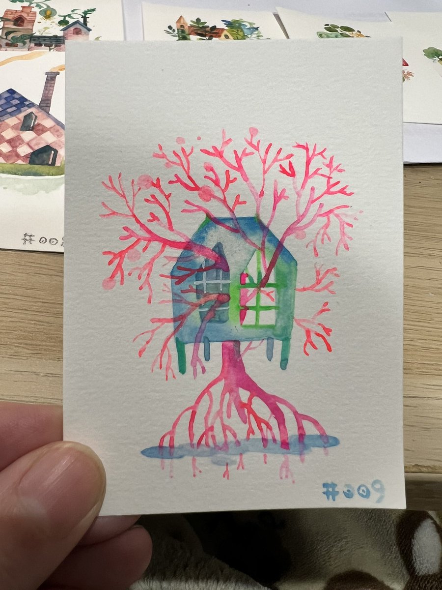 3/20(金)から始まる個展では、こんな感じの可愛い「箱庭ハウス」たちがたくさん並びます🏠✨
一つひとつの中に、小さな物語をぎゅっと詰め込みました。原宿にお越しの際は、ぜひ「装丁夜話」へ遊びに来てください🌿

📍 GALLERY 装丁夜話 (SOUTEIYAWA)
🗓 3/20-22, 3/27-29
⏰ 12:00-19:00
#イラスト