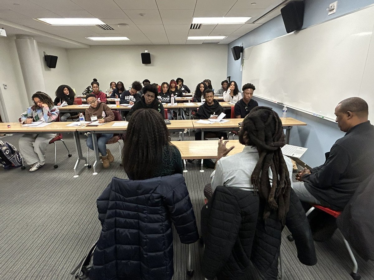 UJWDC's tweet photo. They also learned about news judgment, managing a beat (William Ford, Sam Collins, Tia Mitchell) and fact checking (Michael Green). And they are already getting ready for the final projects by brainstorming with their mentors on story ideas. #UJW2026 #WABJ #YoungJournalists https://t.co/JWw9MdUZxo