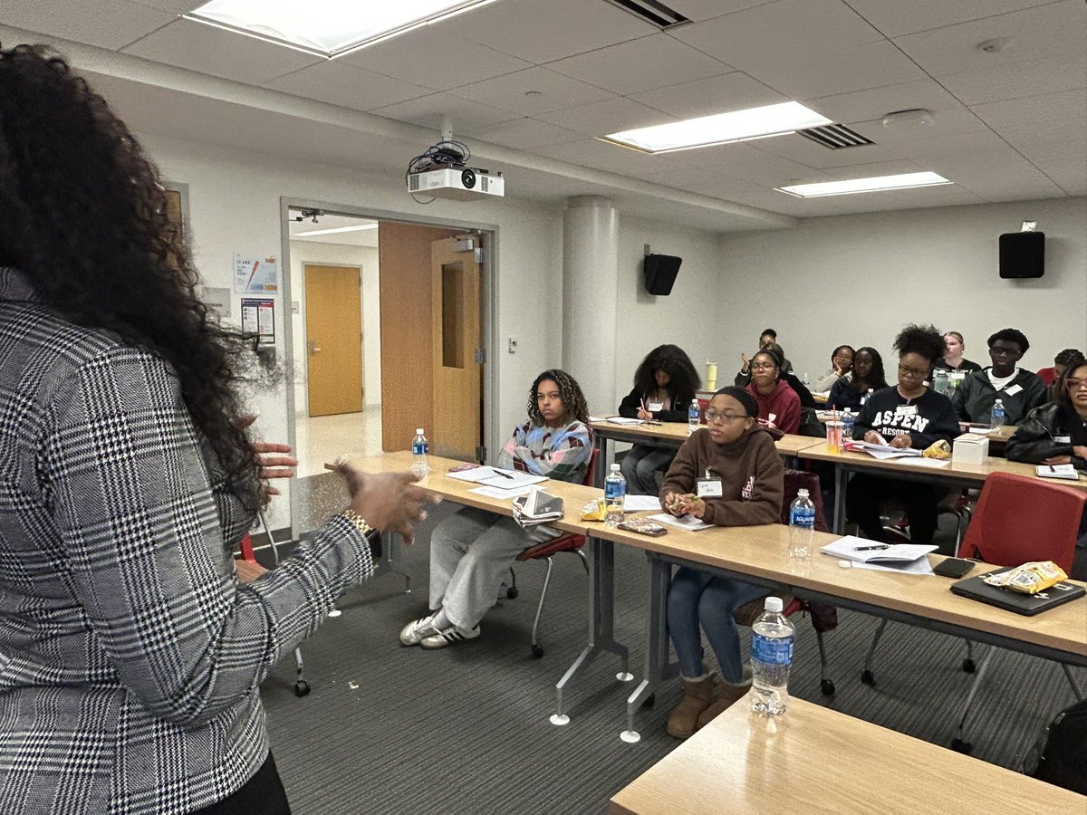 UJWDC's tweet photo. They also learned about news judgment, managing a beat (William Ford, Sam Collins, Tia Mitchell) and fact checking (Michael Green). And they are already getting ready for the final projects by brainstorming with their mentors on story ideas. #UJW2026 #WABJ #YoungJournalists https://t.co/JWw9MdUZxo