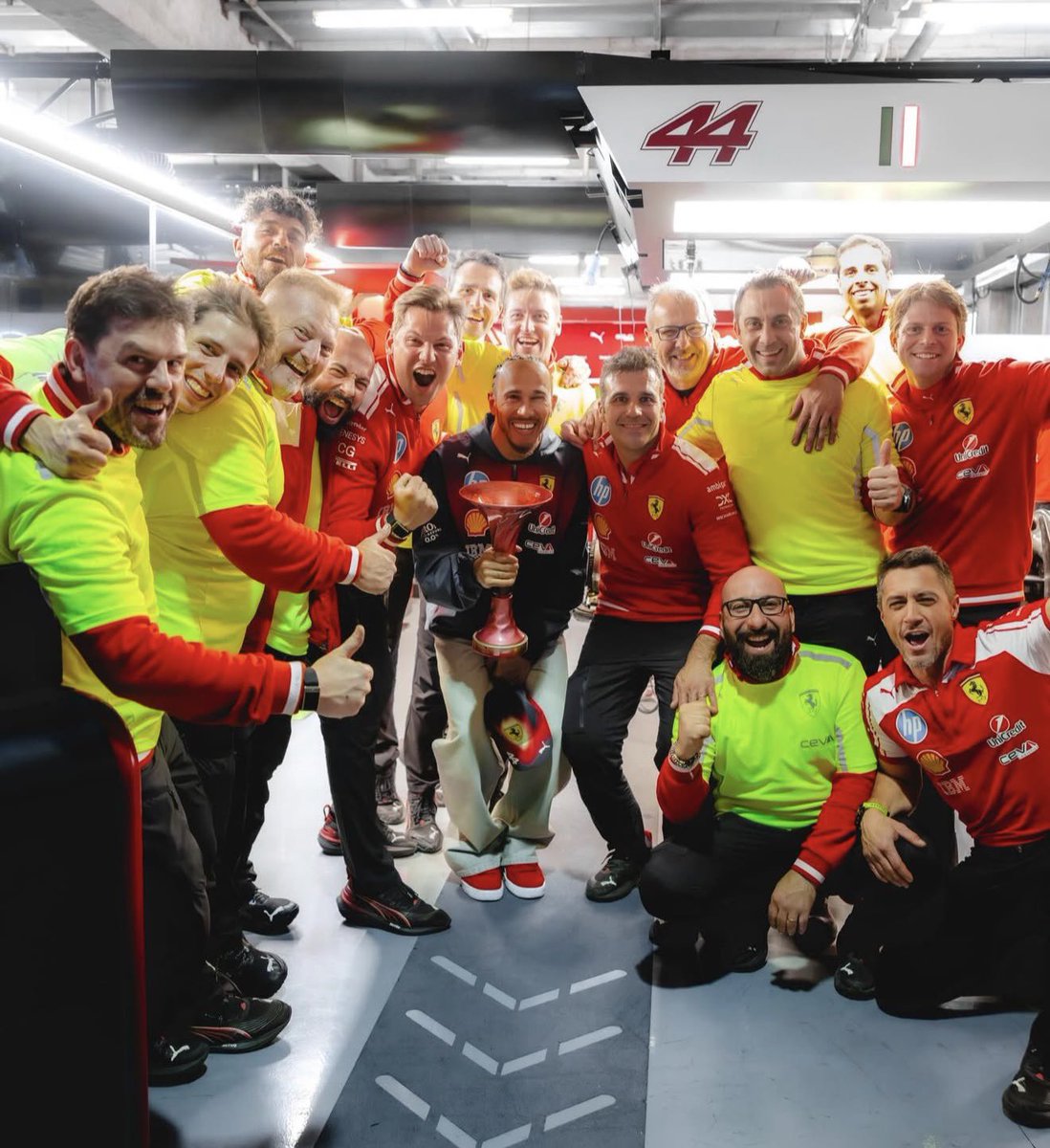 sin ⁴⁴ tweet media