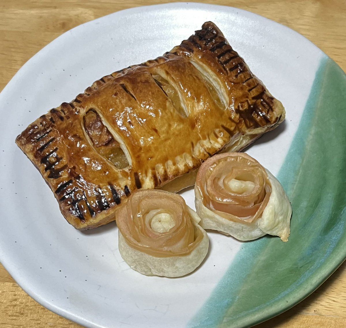 Yt9en6's tweet photo. アップルパイ食べたくなって作ったー
それなりに上手く出来たかな😤
味は美味しかった😊 https://t.co/CFZu6VGAC3