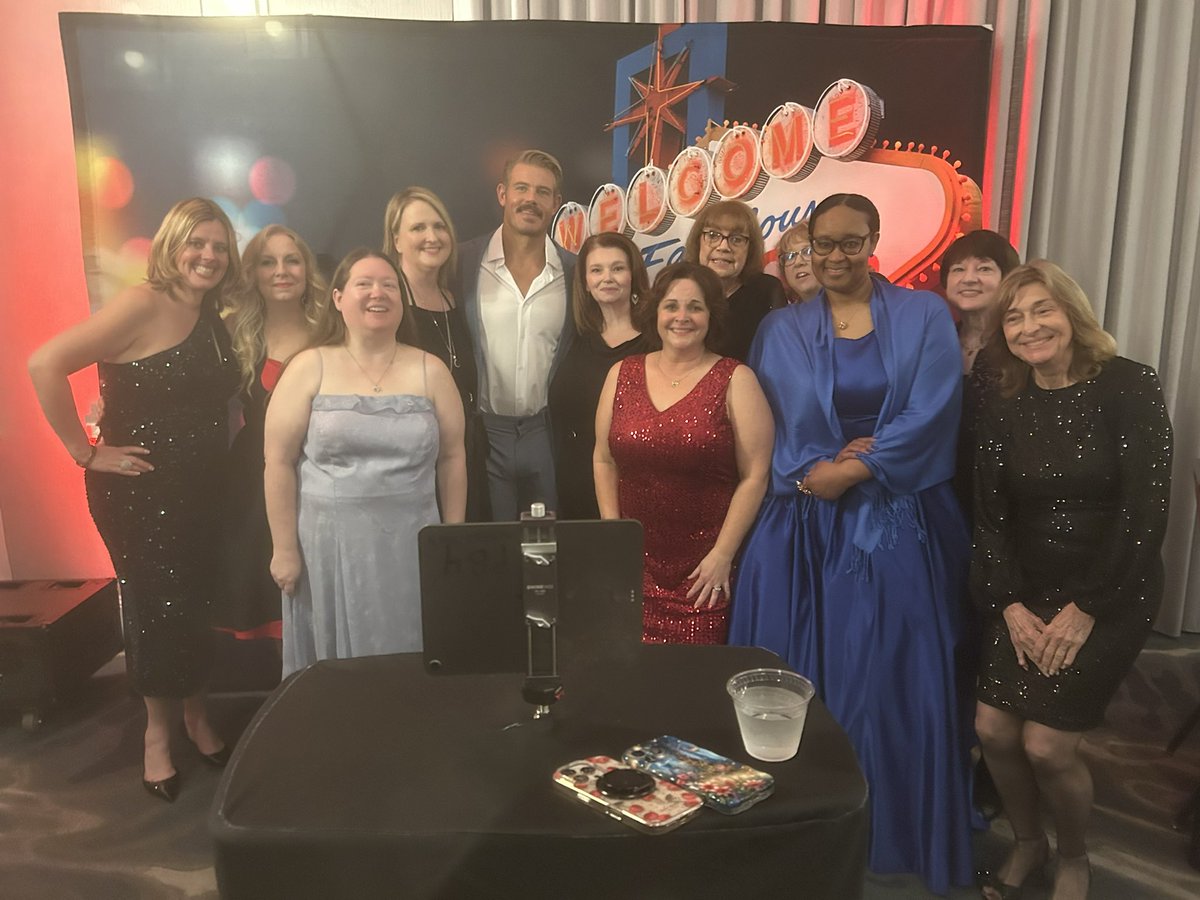 Staci 🎨☕️🎵👍 tweet media