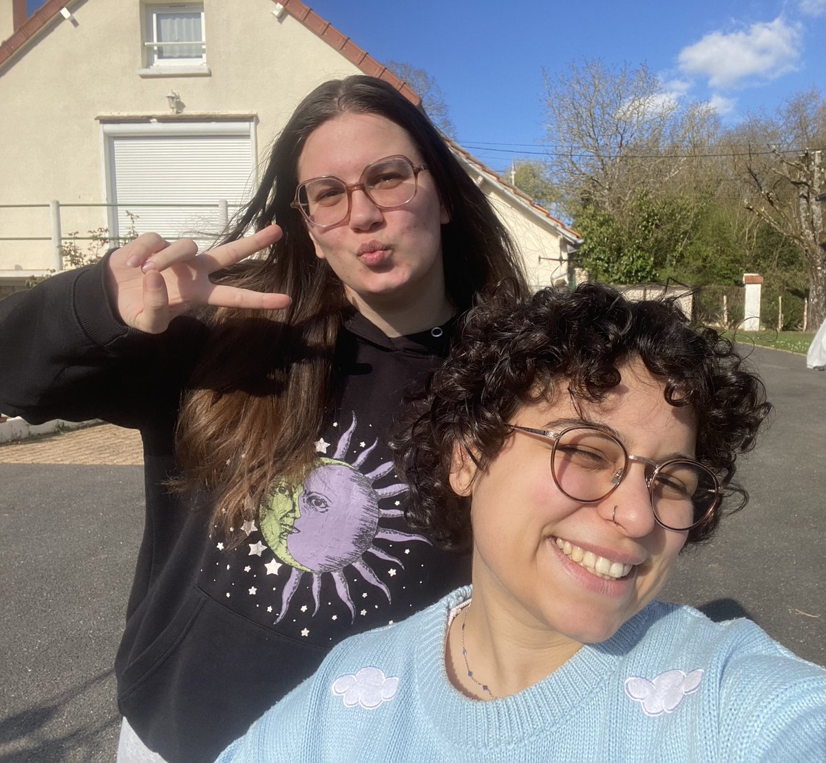 bnstille's tweet photo. from mutus au concert des 5sos en 2016 to se faire des week-ends chez sa famille en 2026………………… branchez vous oomf #mercitwitter https://t.co/2nTikVESC0