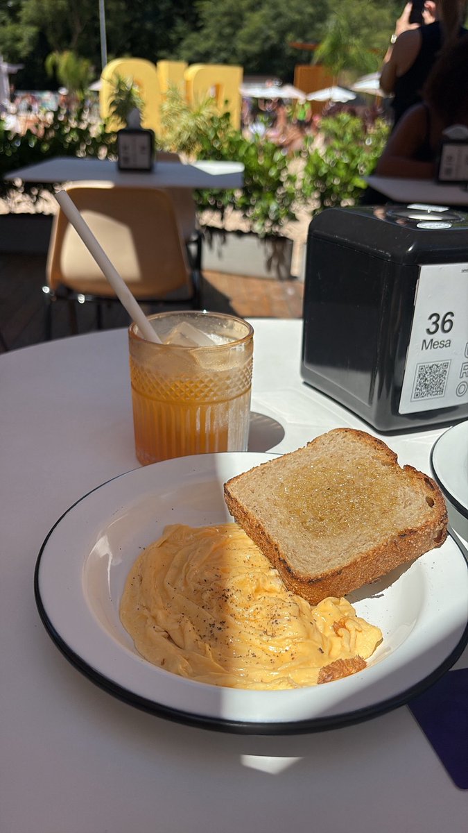 Renata Mendonça tweet media