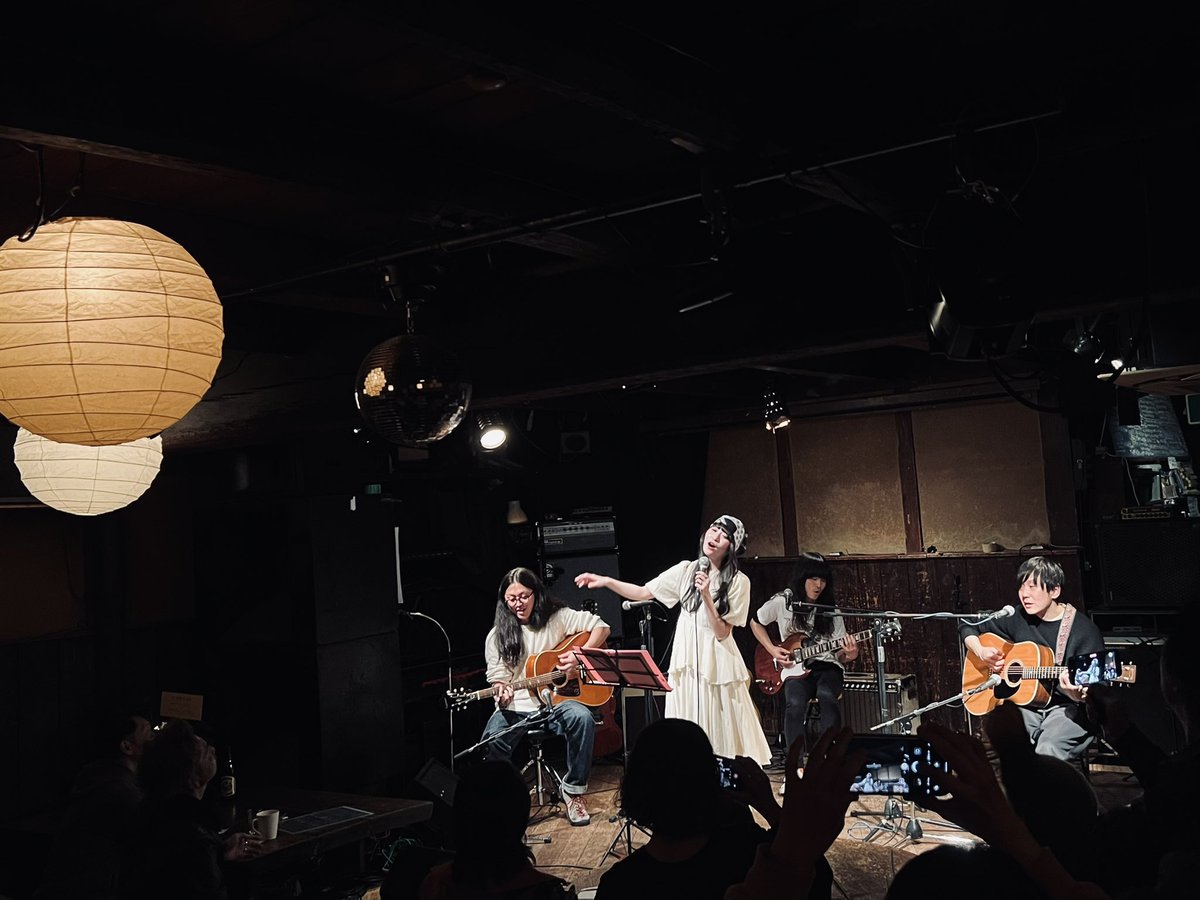 misofami's tweet photo. 『Sitting by the Riverside vol.4』無事終了しました！
ご来場の皆様、応援してくださった皆様、会場の拾得の皆様、本当にありがとうございました。

そして出演者の皆様、素敵な夜をありがとうございました！！！

最後のセッションをチラッとお届け💡 https://t.co/zEubNlfTYn