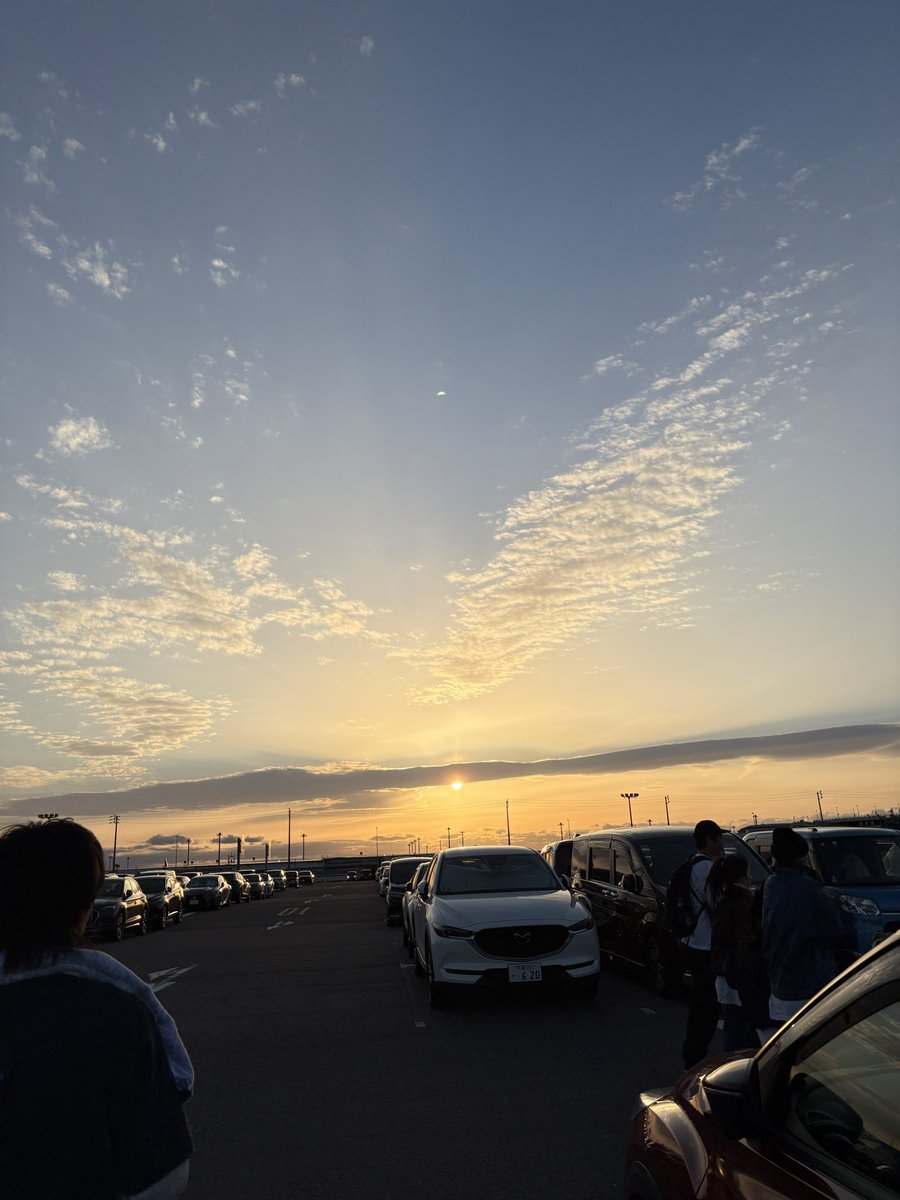 tmkrock2's tweet photo. 駐車場から入口が遠すぎる以外は素晴らしいフェスでした https://t.co/PiwSzOkzs6