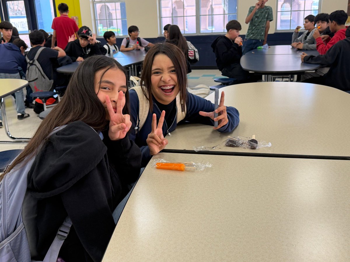 Guillen_Middle's tweet image. We wrapped up our Intersession Camp with a fun Popsicle Pachanga! 🍧🎉 Great way to celebrate our students’ hard work, learning, and commitment all week long. Proud of everyone who showed up, stayed engaged, and finished strong! 💪📚 #AccountabilityEqualsLove #BreakTheCycle