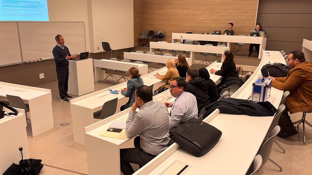 PNUDAlgerie's tweet image. 1/
𝐅𝐥𝐚𝐬𝐡𝐛𝐚𝐜𝐤 – Renforcer l’#ESS en Algérie grâce au partage d’expériences avec le Portugal 🇵🇹
Une semaine d’échanges et de rencontres pour la task-force chargée d’élaborer la future stratégie nationale de l’Économie Sociale et Solidaire.