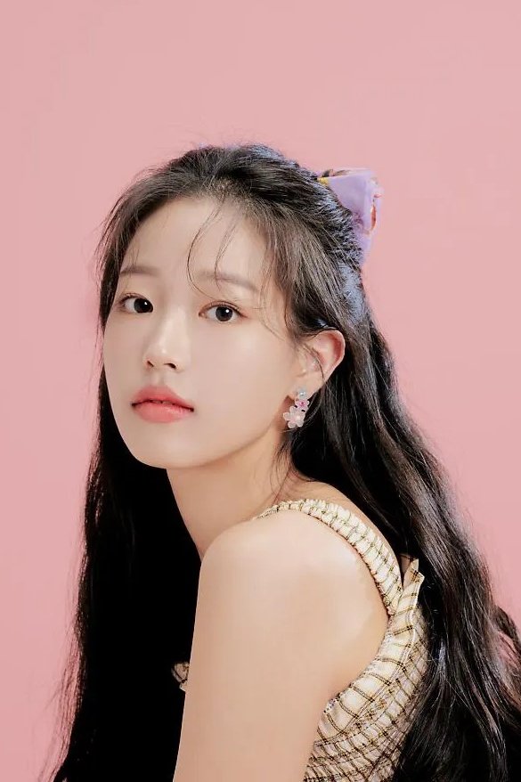 COOINGTHINKER's tweet photo. happy birthday to the talented singer and songwriter cooing 🎉 #쿠잉 #COOING https://t.co/YXYkCRKaTZ