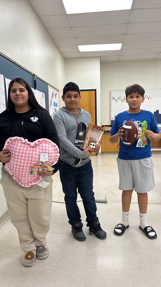 Guillen_Middle's tweet image. Fun raffles every hour because our kids deserve it!!!!🩷#AccountabilityEqualsLove #BreakTheCycle