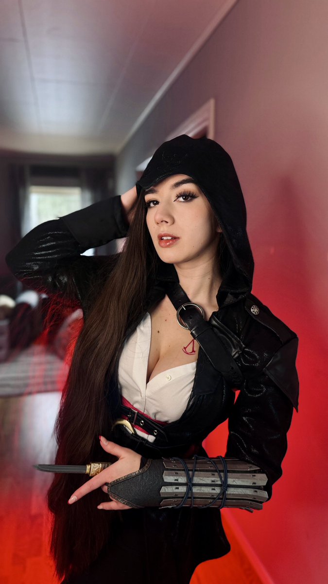 MissMikkaa tweet media