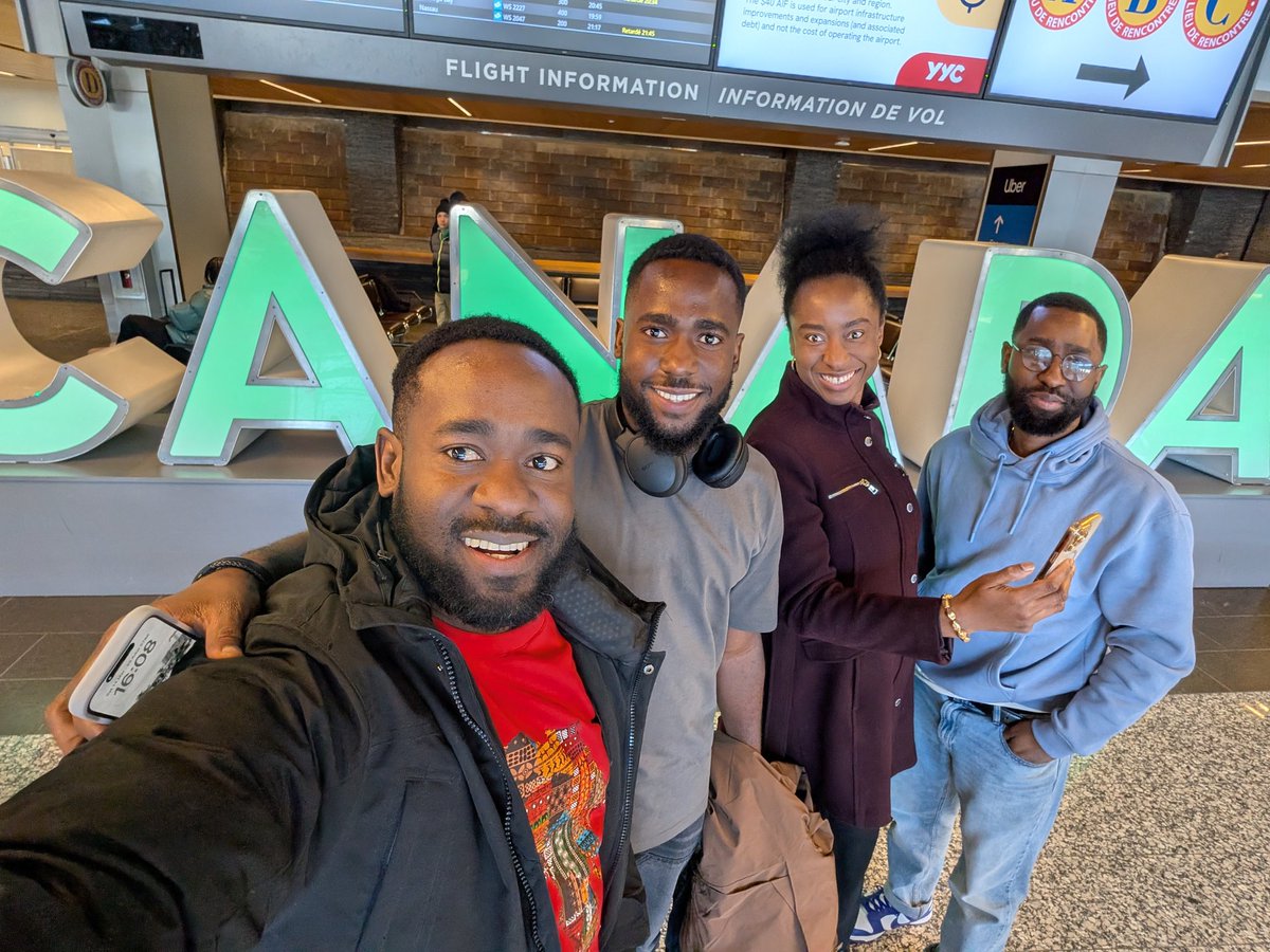 Ifeagbeja's tweet photo. Yesterday evening, the baby of the house joined us.  I see him yearly but the last time he saw my sister was in 2018 see as he lift person wife 😁😁

Professor and Mrs. Agbeja now have all their 4 kids living in the same city. https://t.co/rHRxUO83ik