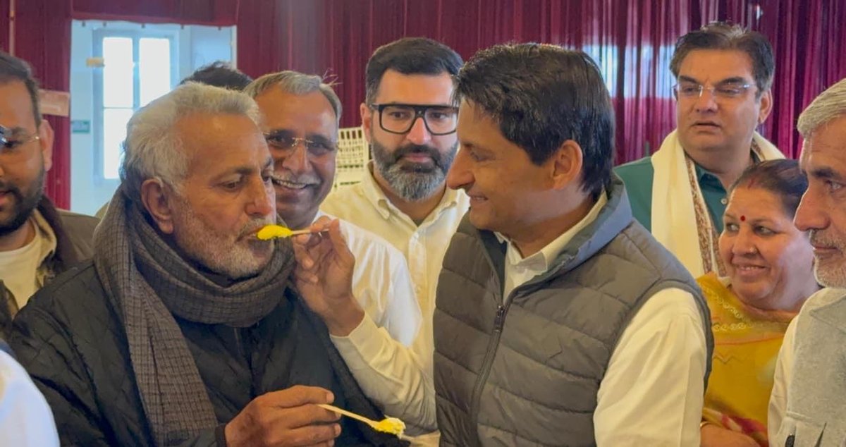 DeependerSHooda's tweet photo. ऐलनाबाद से बड़ी जीत के साथ इतिहास रचने वाले लोकप्रिय विधायक और हमारे पारिवारिक सदस्य भरत सिंह बेनीवाल जी को जन्मदिन की ढेरों शुभकामनाएं।

मैं भगवान् से आपके अच्छे स्वास्थ्य, प्रसन्न जीवन व दीर्घायु की कामना करता हूँ। https://t.co/t5t1gtF0dE