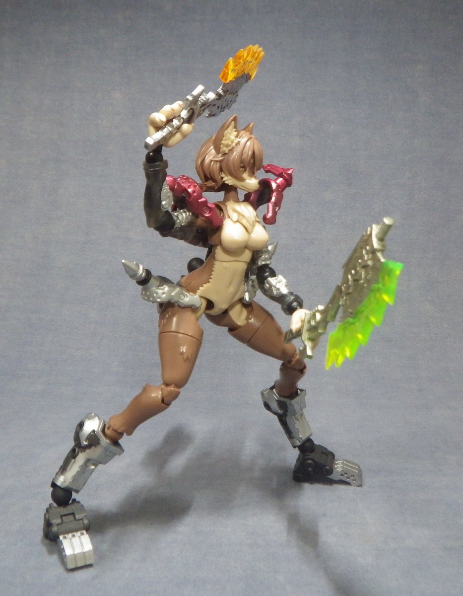satoytriber's tweet photo. クリアグリーンの物が通常版
クリアオレンジの物がカラバリ版
どっちもイイ色なんだよね(^^♪
＃アッセンブルボーグ　＃けもプラ　#見てってけもプラ https://t.co/4ChaaZ5OGK