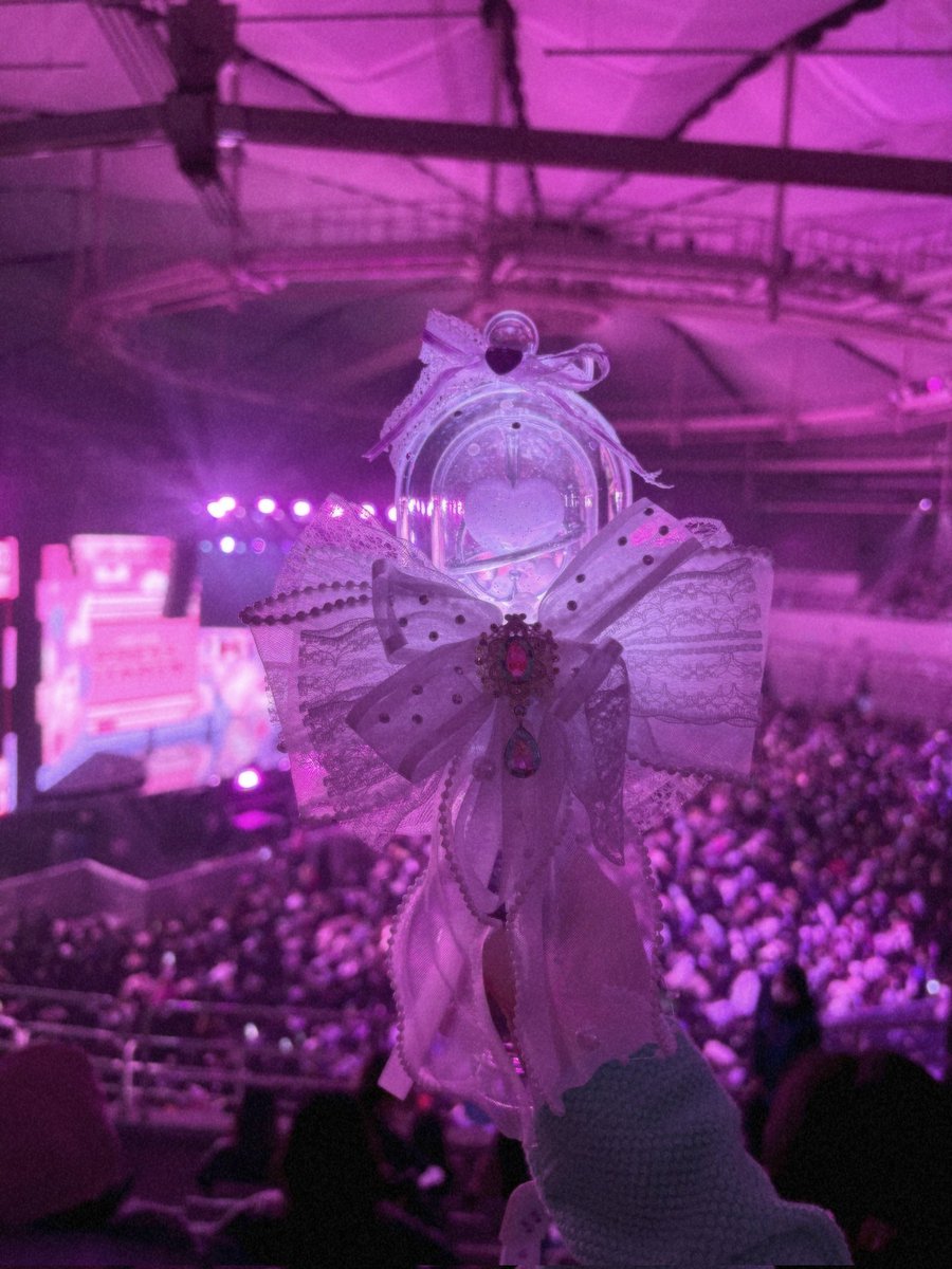 suzy 𓏲𝄢 vai ver o en- tweet media