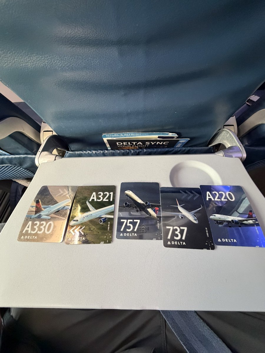 FL410_over_HNL tweet media