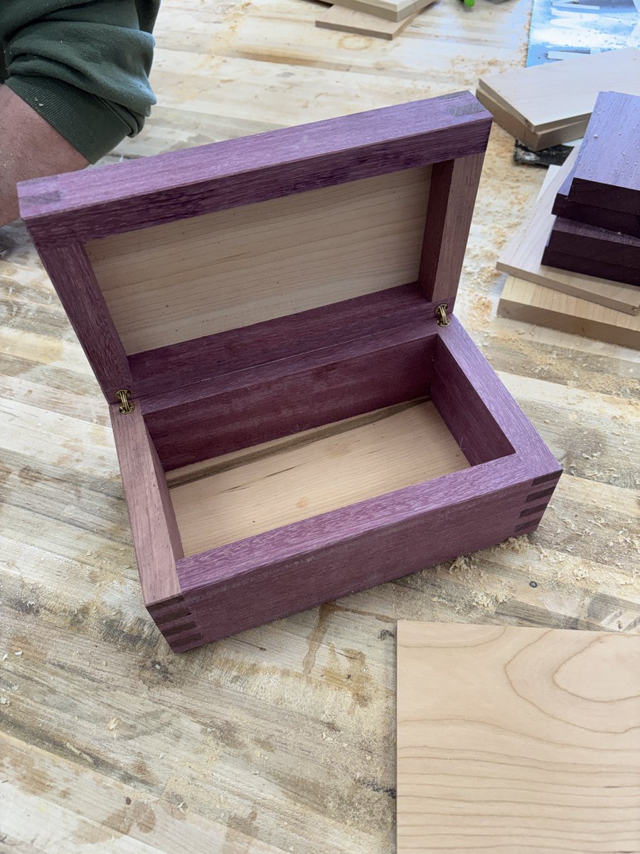 Our first Boxes of Honor event was a success.

Veterans built handcrafted box-joint keepsake boxes.

Huge thanks to our partners:
<a href="/jessemtool/">JessEm Tool Company</a>  
<a href="/cswoodworks/">Carpenter's Son</a> 
@carbonmethod
@bossdogglue
<a href="/Woodcraft/">Woodcraft</a> 
<a href="/klingsporusa/">KLINGSPOR Abrasives</a> 
@walrusoil
@whitesidemachineco

#BoxesOfHonor #Veterans #woodworking
