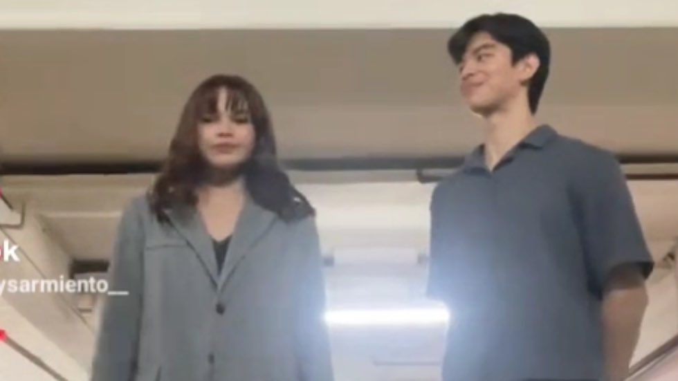 arwenschlenzy's tweet image. arwen would be on her silly and hyper self, and you’d catch chlenzy looking at her with the most gentle and softest smile on his face, as if that’s the cutest thing he’s ever seen in his life LIKEEEEE  i js know he’s soo down to do whatever she wants 😞 #wHEN