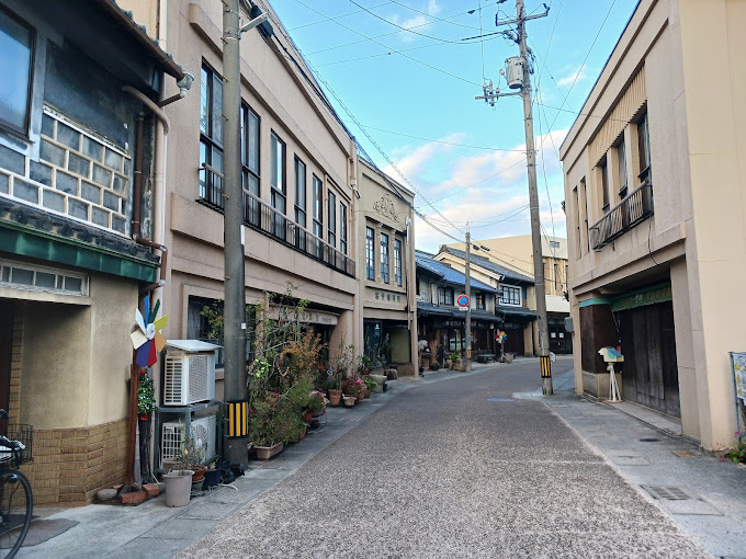 mokugyo_note's tweet photo. ドラマ「悪魔の手毬唄」浅草のロケ地
岡山市西大寺五福通り https://t.co/Ro4uTiIyuU