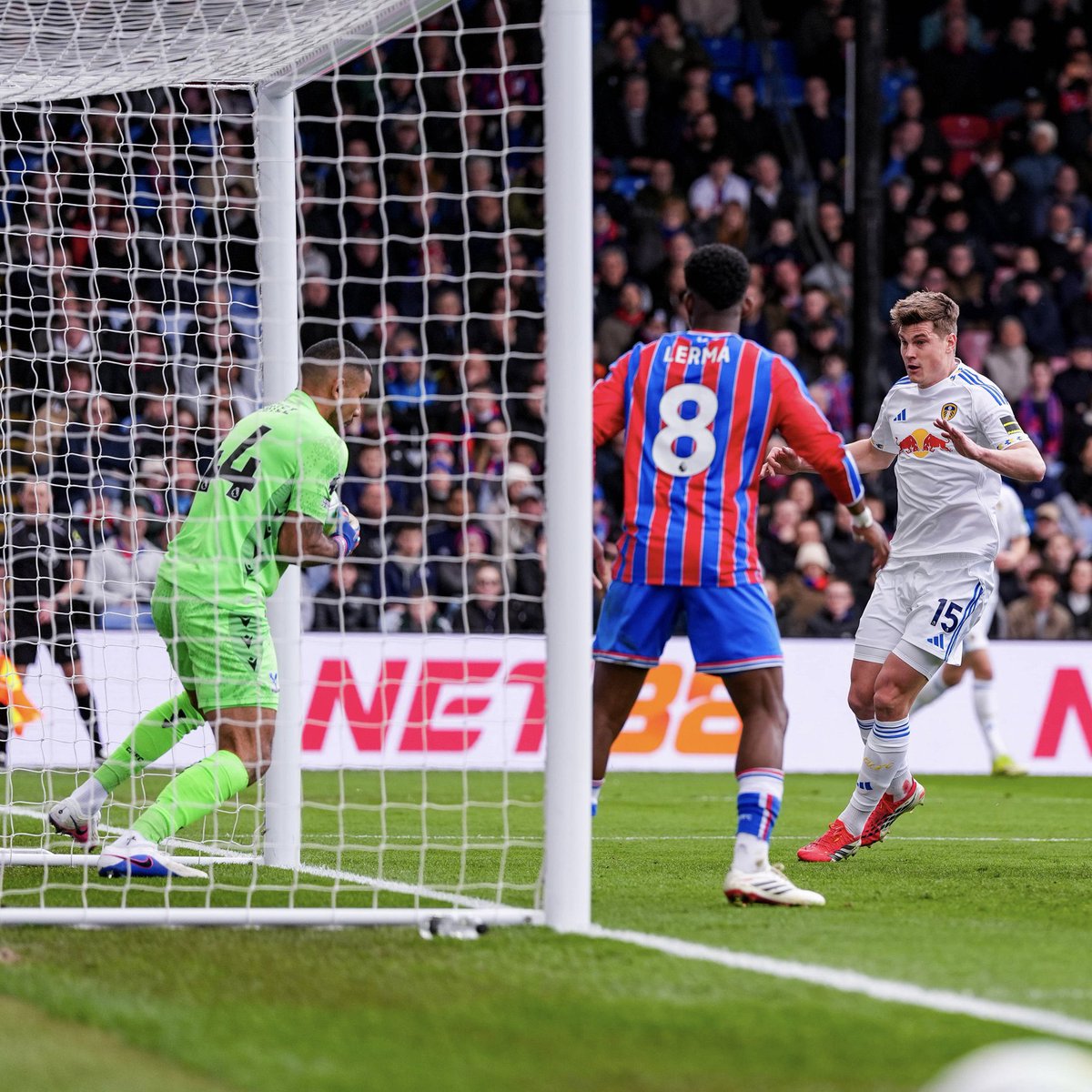 Leeds United Español tweet media