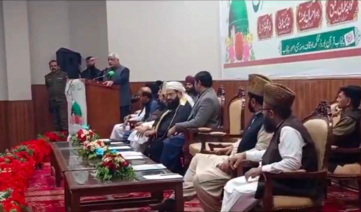 SalmanRafiquePK's tweet photo. پنجاب قرآن بورڈ، محکمہ اوقاف و مذہبی امور کے زیر اہتمام یومِ تحفظ ناموسِ رسالت ﷺ کے موقع پر تحفظ ناموسِ رسالت کانفرنس کا ��نعقاد کیا گیا جس میں صوبائی وزیر و چیئرمین کابینہ کمیٹی برائے امن و امان خواجہ سلمان رفیق نے بطور مہمانِ خصوصی شرکت کی۔ https://t.co/snoqhSaOth