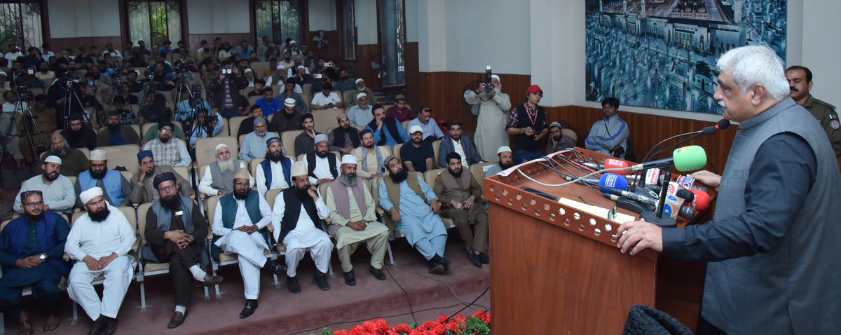 SalmanRafiquePK's tweet photo. پنجاب قرآن بورڈ، محکمہ اوقاف و مذہبی امور کے زیر اہتمام یومِ تحفظ ناموسِ رسالت ﷺ کے موقع پر تحفظ ناموسِ رسالت کانفرنس کا ��نعقاد کیا گیا جس میں صوبائی وزیر و چیئرمین کابینہ کمیٹی برائے امن و امان خواجہ سلمان رفیق نے بطور مہمانِ خصوصی شرکت کی۔ https://t.co/snoqhSaOth