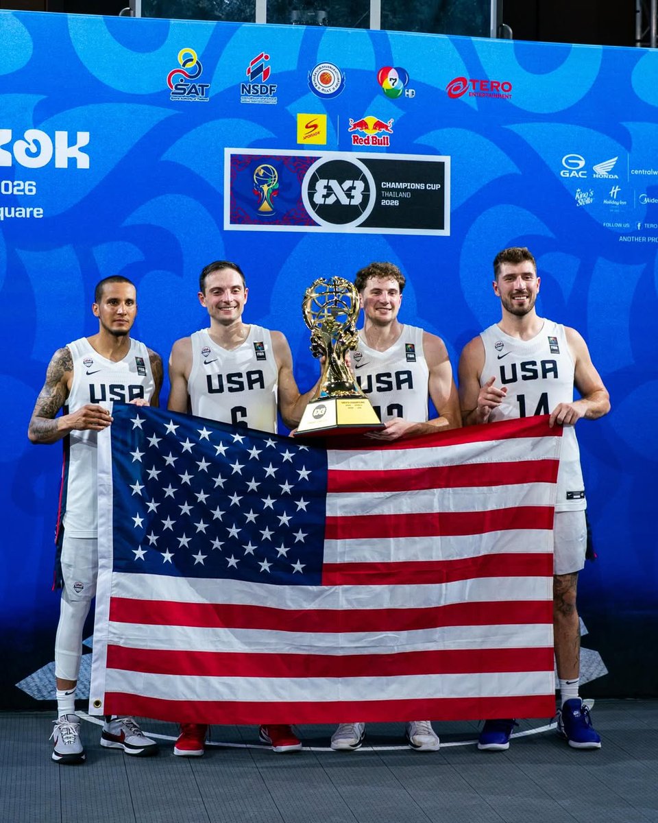 esportes_infos's tweet photo. Os Estados Unidos 🇺🇸 são os campeões da Champions Cup de Basquete 3x3 no Masculino 🏀

Eles derrotaram na semifinal os atuais campeões da Sérvia 🇷🇸 por 15-14, e depois venceram por 19-14 na final contra a Espanha 🇪🇸

A equipe norte-americana foi composta por Riley Battin, James Parrott, Caden Pierce e Justin Pierce. Eles chegaram a perder uma partida na fase de grupos, mas no mata-mata foi diferente.

Os atuais campeões mundiais da Espanha voltam mais uma vez a uma grande final, passando pelos Países Baixos 🇳🇱 na semifinal, vencendo por 20-15.

Na disputa do 3º lugar, tivemos uma reedição da final do ano passado. Dessa vez o resultado foi diferente, com vitória neerlandesa. Os Países Baixos ficaram com o bronze após derrotarem os sérvios por 20-17

Caden Pierce 🇺🇸 foi eleito o MVP da competição. Iván Aurrecoechea 🇪🇸 e Worthy De Jong 🇳🇱 completam o time ideal da competição