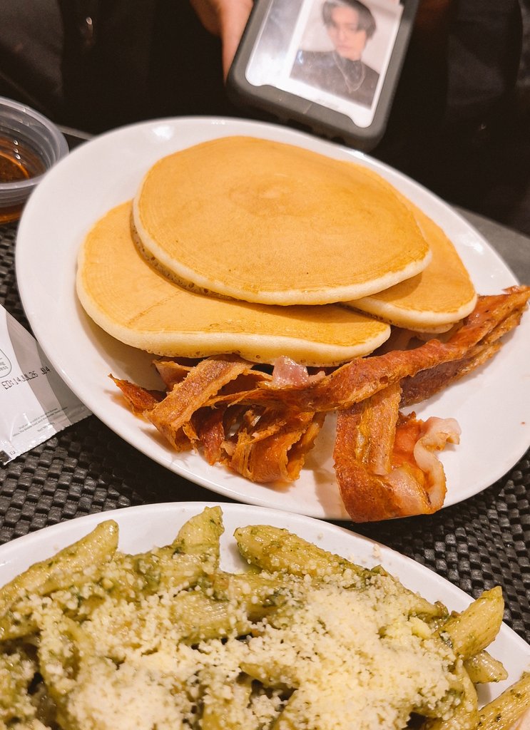 SLANIA スラニア🦋 ✴ KÆOS | Academic Grind! tweet media