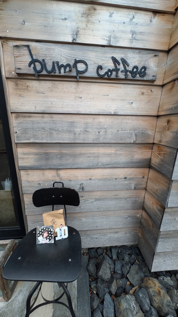 exklaven's tweet photo. 帰宅〜
昼公演ハズレたから夜公演前に巻のbump coffeeさんへ。
ドーナツをテイクアウトして越後線の車内でスイーツ鉄しました🍩
公演後は弁慶さんへ。
ネギトロにわさびをつけました!
ブランチを食べ過ぎたので、夜は軽くのつもりが、結局10皿食べちゃいました😋
#佐藤海里
#杉本萌
#bumpcoffee https://t.co/eYIDQjeZua
