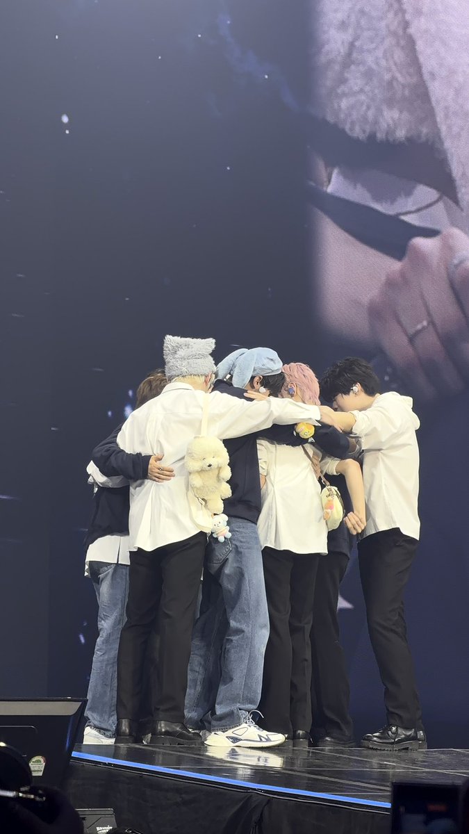 HeartOfLove__'s tweet photo. 𓂃♡15. 03. 2026♡𓂃
𓂃♡20. 04. 2023♡𓂃

ZB1 forever one with ZEROSE
#ZB1_Encore_Day3
#ZB1_01히_사랑해
#ZEROBASEONE

WE LOVE YOU ZEROBASEONE 

#WELOVEYOUZB1 🌹
#ZB1_01히_사랑해

🩵 Thank you for all the beautiful memories these past 3 years 🩵🥹 https://t.co/lu9olLOF6B
