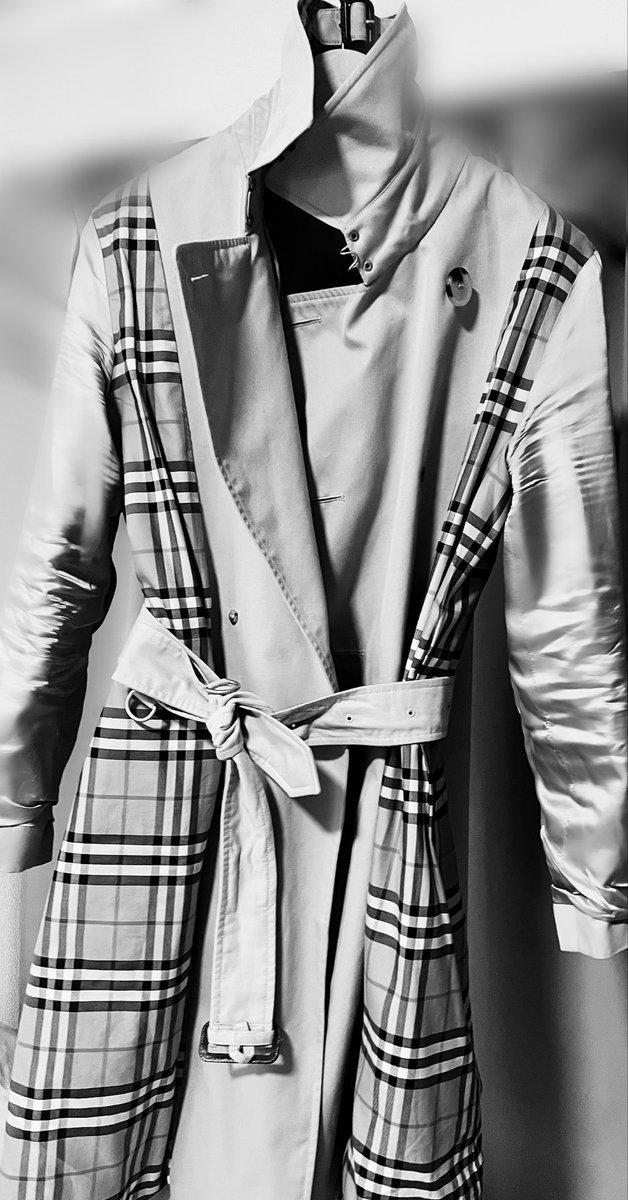 ryobiyo's tweet image. 伊勢丹のポップアップ行ってきた🥰
ヒカルちゃんとお揃いで泣いた。
ありがとうバーバリー。
店員さんが保存用にってもう1枚くれた、優しい。また買います。
あとケンジントンは私も裏返しできます。
 #宇多田ヒカル  #utada  #BURBERRY