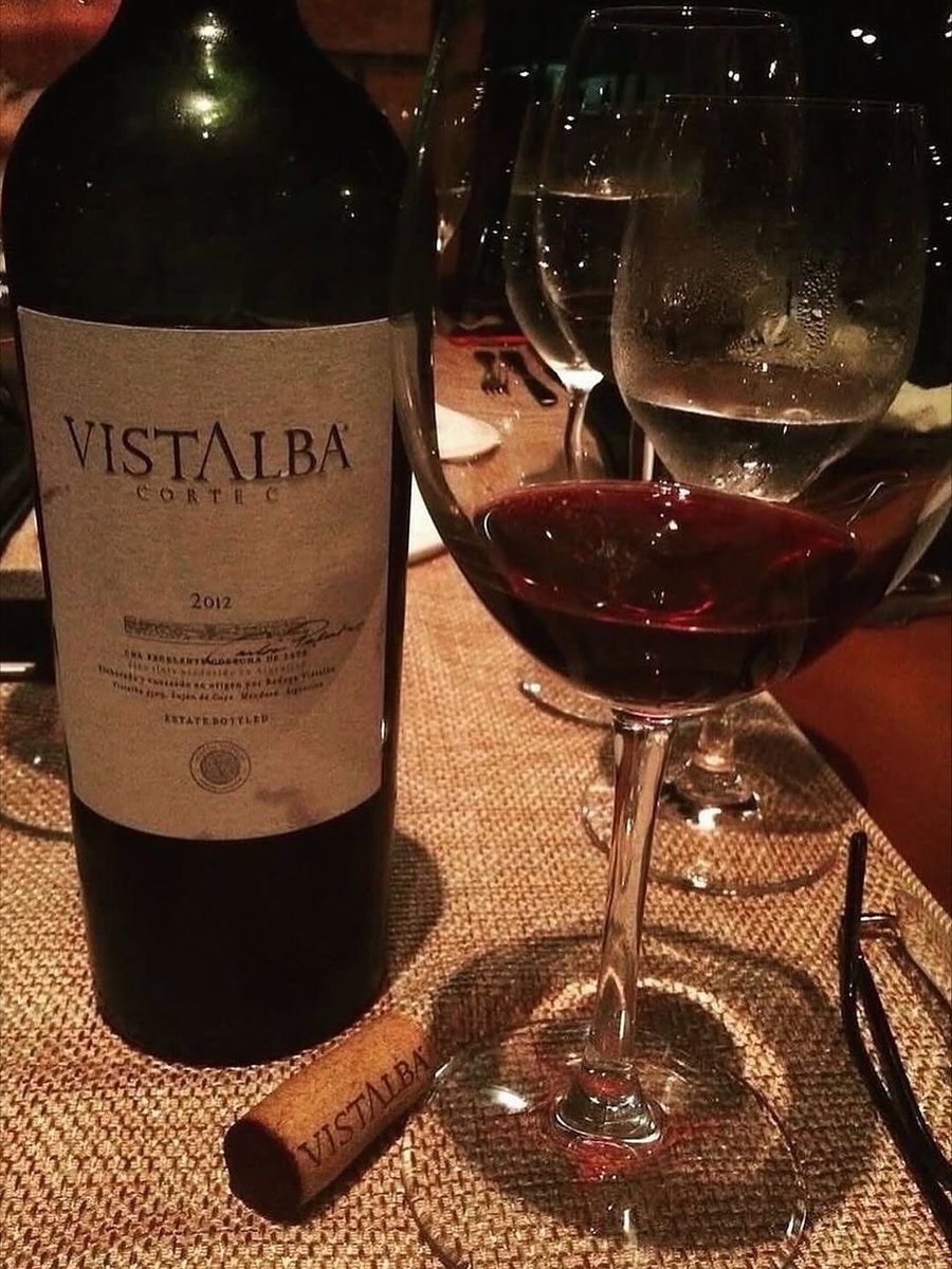 WySoSerial's tweet photo. Aughhhh on my break rn &amp; these customers r extra needy w/ their orders.. Like fym u want a paper plane cocktail and make me precise w/ it &amp; stuff??? Atp get a mocktail bruvv 😭😭 Anyways pretty red wine guys! https://t.co/35CiVu8lCs